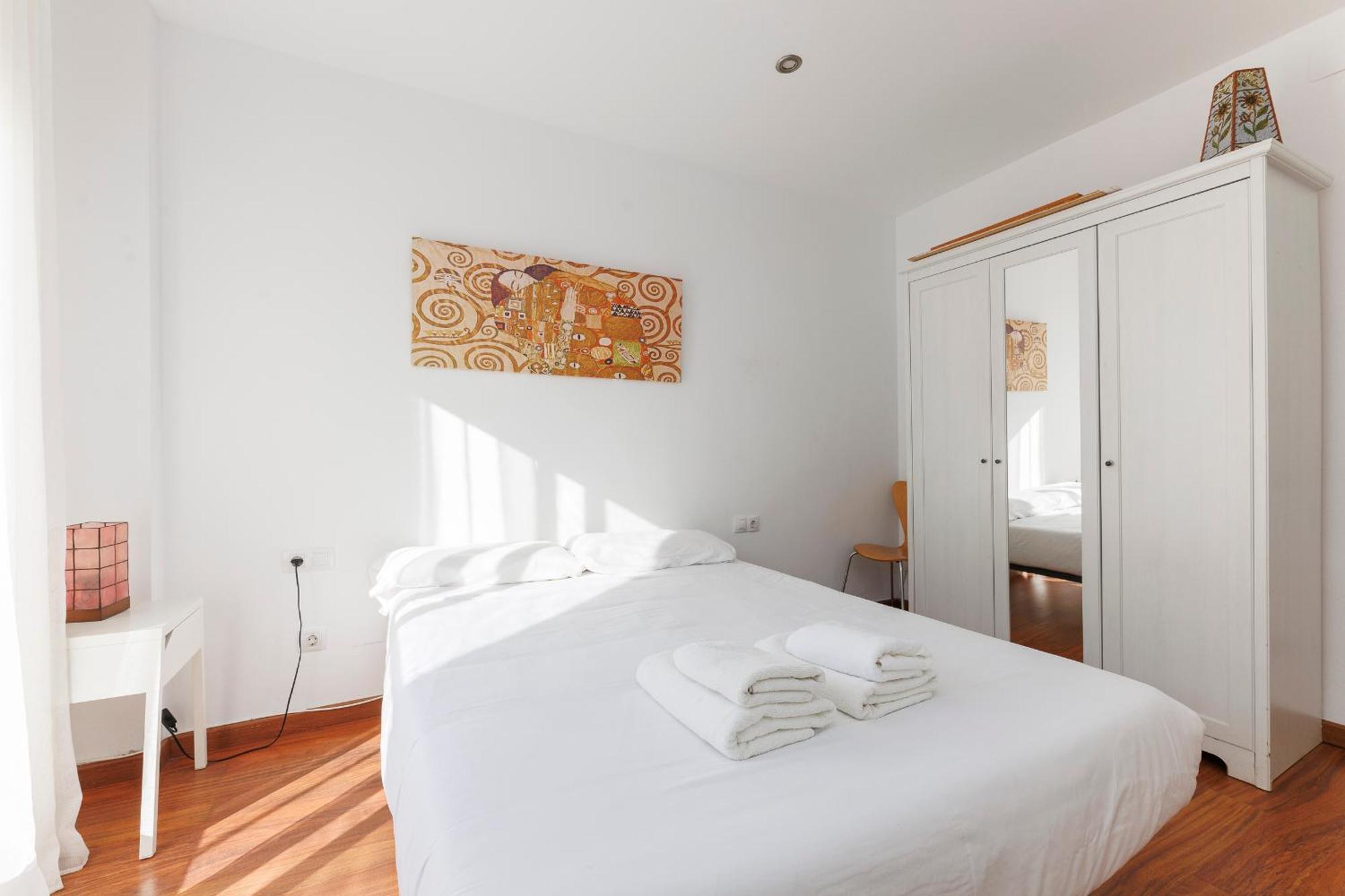 Aparteasy - Private Terrace, 3-Bedroom Apartment バルセロナ エクステリア 写真