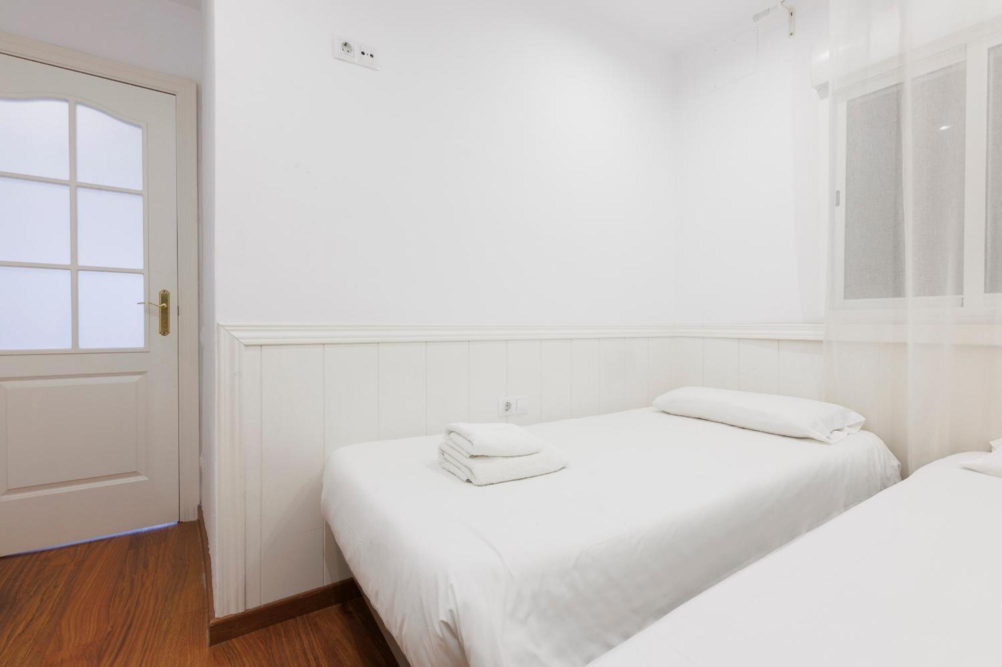 Aparteasy - Private Terrace, 3-Bedroom Apartment バルセロナ エクステリア 写真