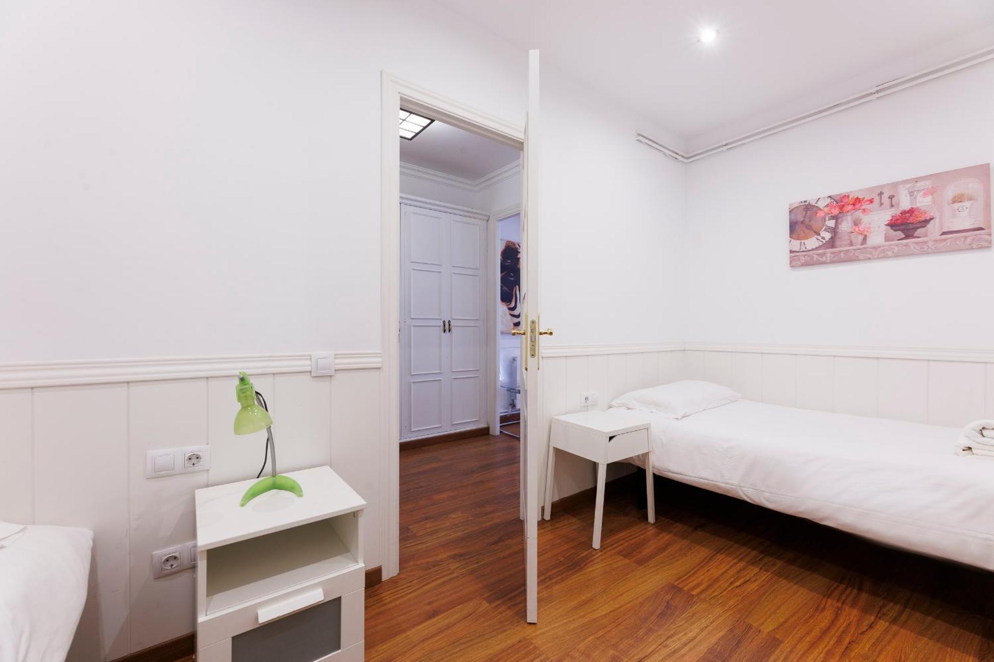 Aparteasy - Private Terrace, 3-Bedroom Apartment バルセロナ エクステリア 写真